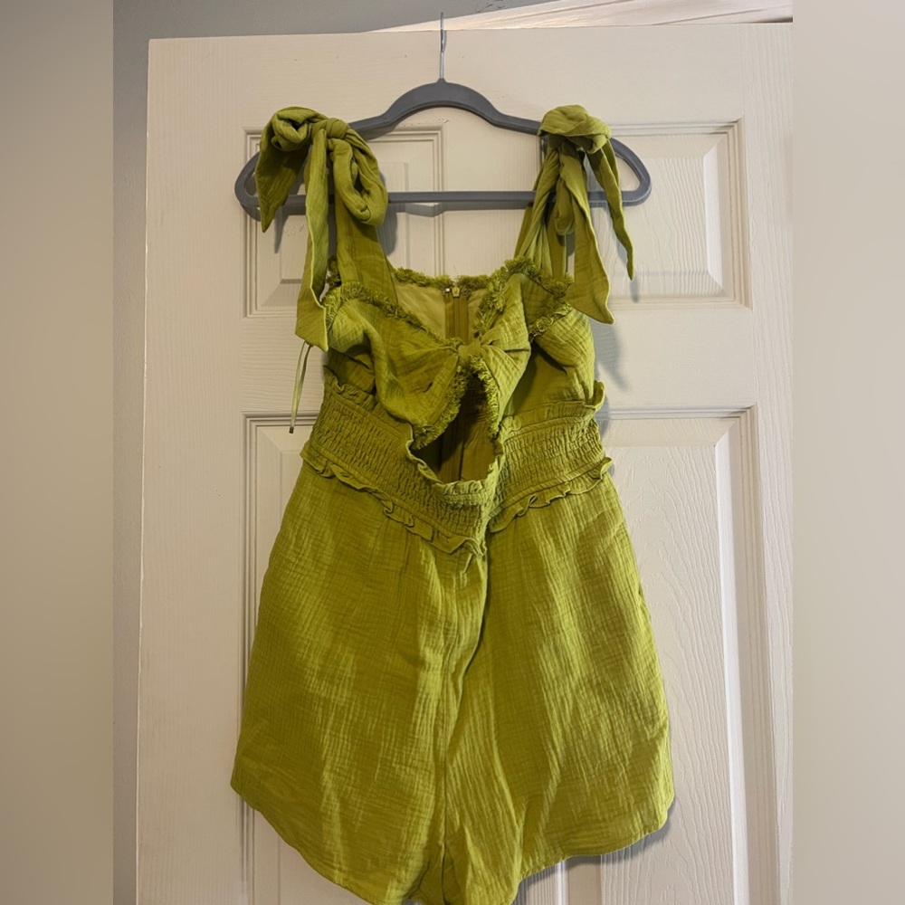 Super cute green romper!
